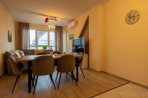 A television and/or entertainment centre at Apartment City View 2