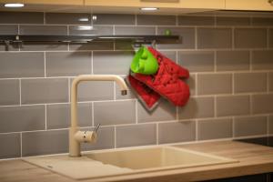 A bathroom at Apartment City View 2