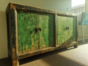 an old wooden cabinet with green paint on it at Bom dia Parque Nações LisboaX in Lisbon