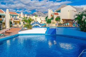 Bazén v ubytovaní 4bedrm RiverStylePool Best Beach Tenerife in 200m alebo v jeho blízkosti