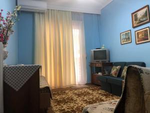 Televízia a/alebo spoločenská miestnosť v ubytovaní Sharks Thessaloniki Big Balcony House