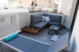 A seating area at ATHENS PHOS Brand New Loft in Historical Athens Historical Center