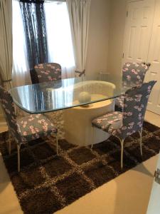 Gallery image of Luxury Room in large House in Auckland