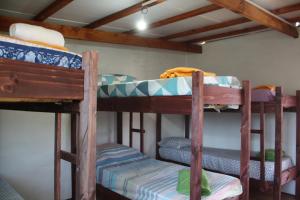 Ένα ή περισσότερα κρεβάτια σε δωμάτιο στο Posada Hostel La Piedra Mística +75 φωτογραφίες