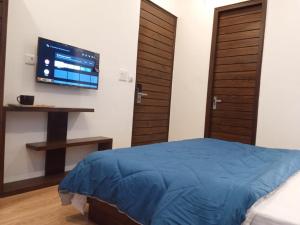 Postel nebo postele na pokoji v ubytování Joey's Hostel Rishikesh