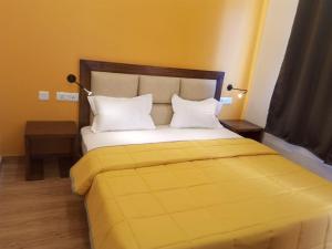 Postel nebo postele na pokoji v ubytování Joey's Hostel Rishikesh