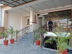 a man walking down the stairs of a building at Avari Xpress Faisalabad in Faisalabad