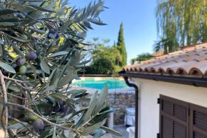 The swimming pool at or close to Relais San Sebastiano