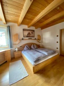 Posteľ alebo postele v izbe v ubytovaní AlpenApartment