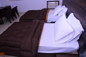 Letto o letti in una camera di The Ravindram Hotel