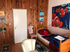 Llit o llits en una habitació de Nyaraló Japánkerttel - Apartment with Japanese Garden