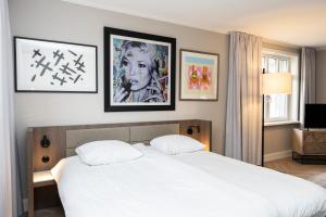 Postel nebo postele na pokoji v ubytování Hampton home B&B suites