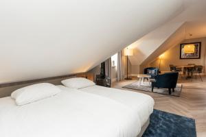 Postel nebo postele na pokoji v ubytování Hampton home B&B suites
