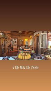 a picture of a living room with bananas on a table at POUSADA SERRA DA CANASTRA in Delfinópolis