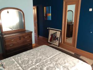 Uma cama ou camas num quarto em SOLAR DA SERRA-GuestHouse
