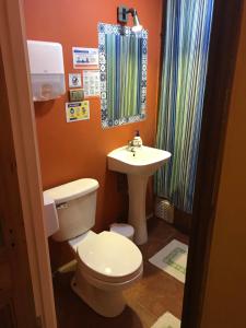 a bathroom with a toilet and a sink at B&B La Nona in Valparaíso