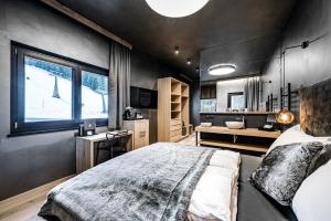 Letto o letti in una camera di ALMMONTE PRÄCLARUM SUITES Design Hotel