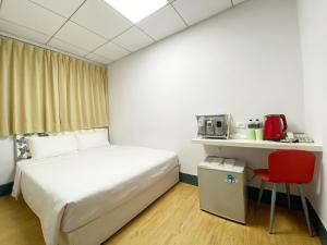 Een bed of bedden in een kamer bij Sharon Inn