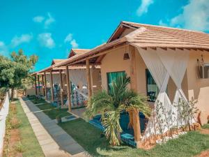 a villa with a swimming pool at a resort at Bellíssimo Villaggio in Porto De Galinhas
