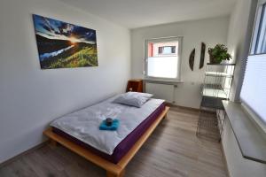 a bedroom with a bed with a blue toy on it at Ferienwohnung Ankerplatz in Zell an der Mosel