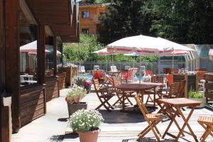 Restoran või mõni muu söögikoht majutusasutuses Hotel Adret