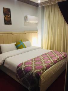 Postel nebo postele na pokoji v ubytování Omar Elkhaiam Hotel