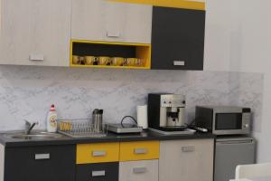 a kitchen with a microwave and a coffee maker at Viky Apartment in Satu Mare