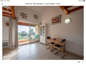 Ein Sitzbereich in der Unterkunft Superbe appartement T1 duplex,vue mer