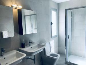 A bathroom at Casa Achaman - Contemporary style villa with outstanding views