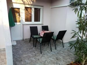 a patio with a table and chairs and a window at Apartment Buic in Pula