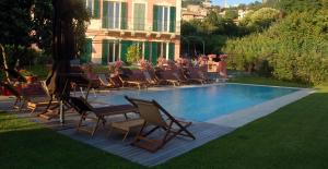 A piscina localizada em Villa Rosmarino ou nos arredores