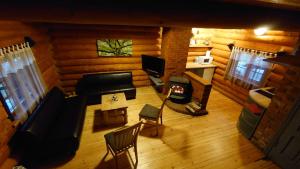 an overhead view of a living room in a log cabin at Leisure Center Turbas in Turkalne