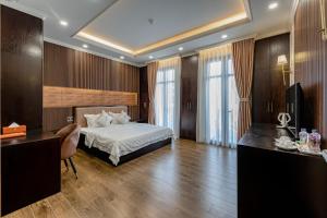 Postel nebo postele na pokoji v ubytování Hotel Trí Lê