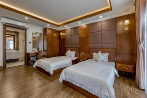 Postel nebo postele na pokoji v ubytování Hotel Trí Lê