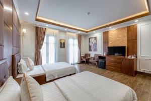 Postel nebo postele na pokoji v ubytování Hotel Trí Lê