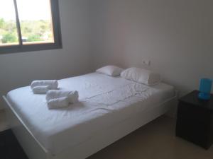 Postel nebo postele na pokoji v ubytování Penthouse Moderne Avec Vue Sur La Baie De Gibraltar + 12 fotografií
