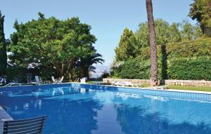 The swimming pool at or close to Appartamento nella Torre Még 12 kép