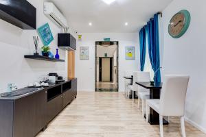 Kuchyň nebo kuchyňský kout v ubytování Ripetta Central Suites