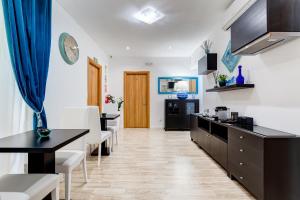Kuchyň nebo kuchyňský kout v ubytování Ripetta Central Suites