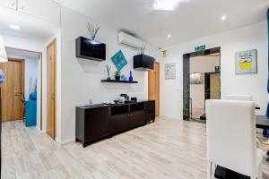 TV a/nebo společenská místnost v ubytování Ripetta Central Suites