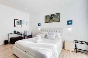 Postel nebo postele na pokoji v ubytování Ripetta Central Suites