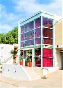 a building with a skateboard ramp in front of it at Hosteria Aguaribay in Mina Clavero