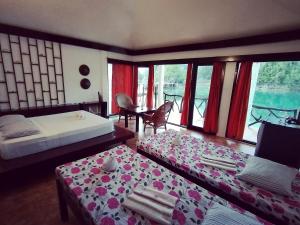 Ένα ή περισσότερα κρεβάτια σε δωμάτιο στο Club Tara Island Resort