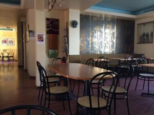 Area tempat duduk di Metropol