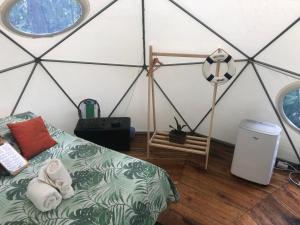 Posteľ alebo postele v izbe v ubytovaní Faith Glamping Dome Costa Rica