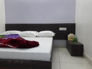 Letto o letti in una camera di Hotel Chouhan Paradise