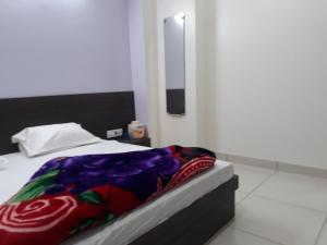 Letto o letti in una camera di Hotel Chouhan Paradise