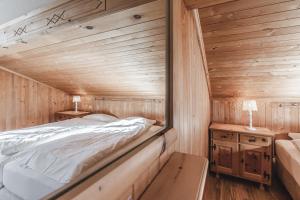 Postel nebo postele na pokoji v ubytování Chalet Sunna Höckli - Pistennah und Ruhig mit Panoramablick