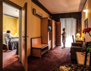 TV a/nebo společenská místnost v ubytování Hotel Grazia Deledda
