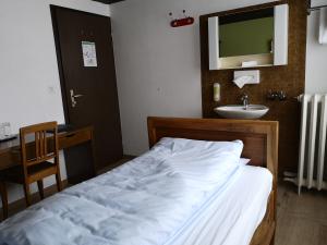 Postel nebo postele na pokoji v ubytování Gasthaus Friedegg